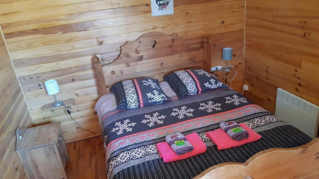 Camping, Hôtel De Plein Air Les Cariamas Chateauroux-les-Alpes Exterior foto
