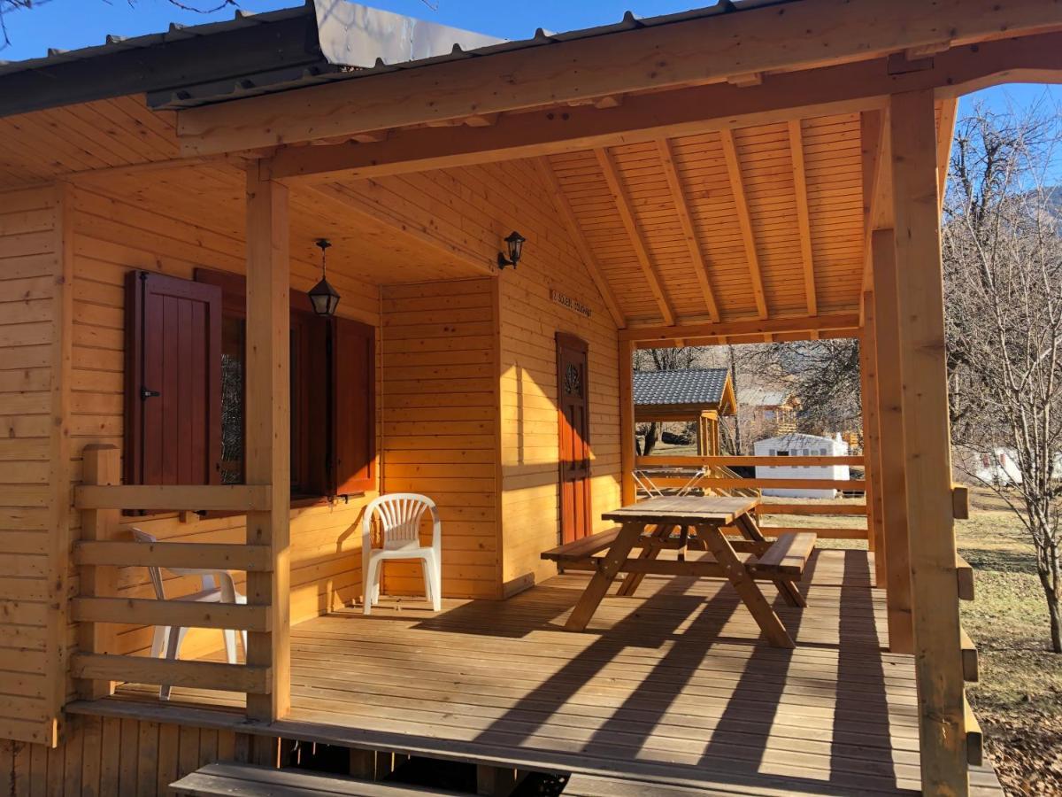Camping, Hôtel De Plein Air Les Cariamas Chateauroux-les-Alpes Exterior foto