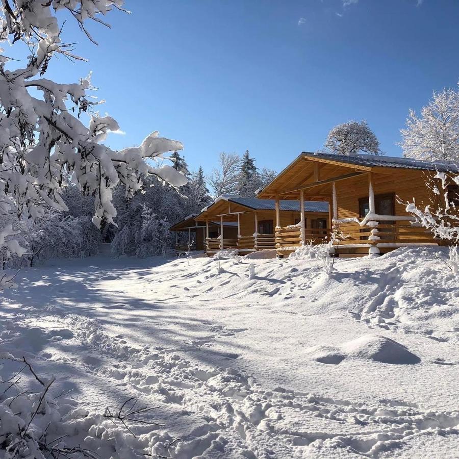 Camping, Hôtel De Plein Air Les Cariamas Chateauroux-les-Alpes Exterior foto