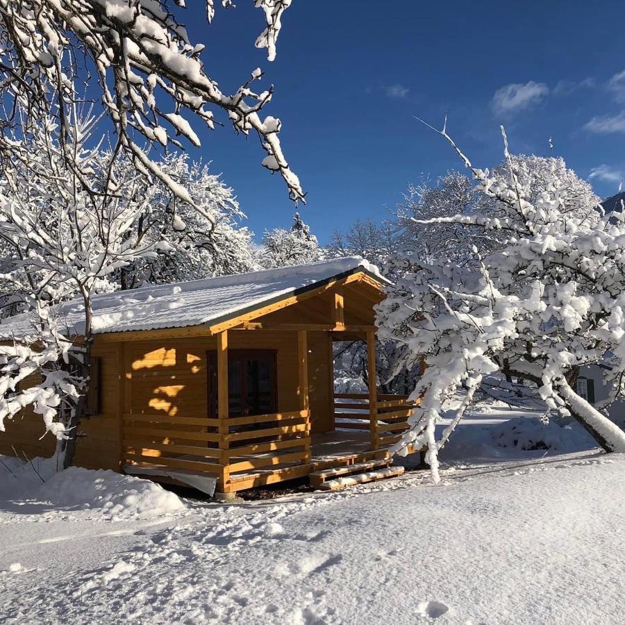 Camping, Hôtel De Plein Air Les Cariamas Chateauroux-les-Alpes Exterior foto