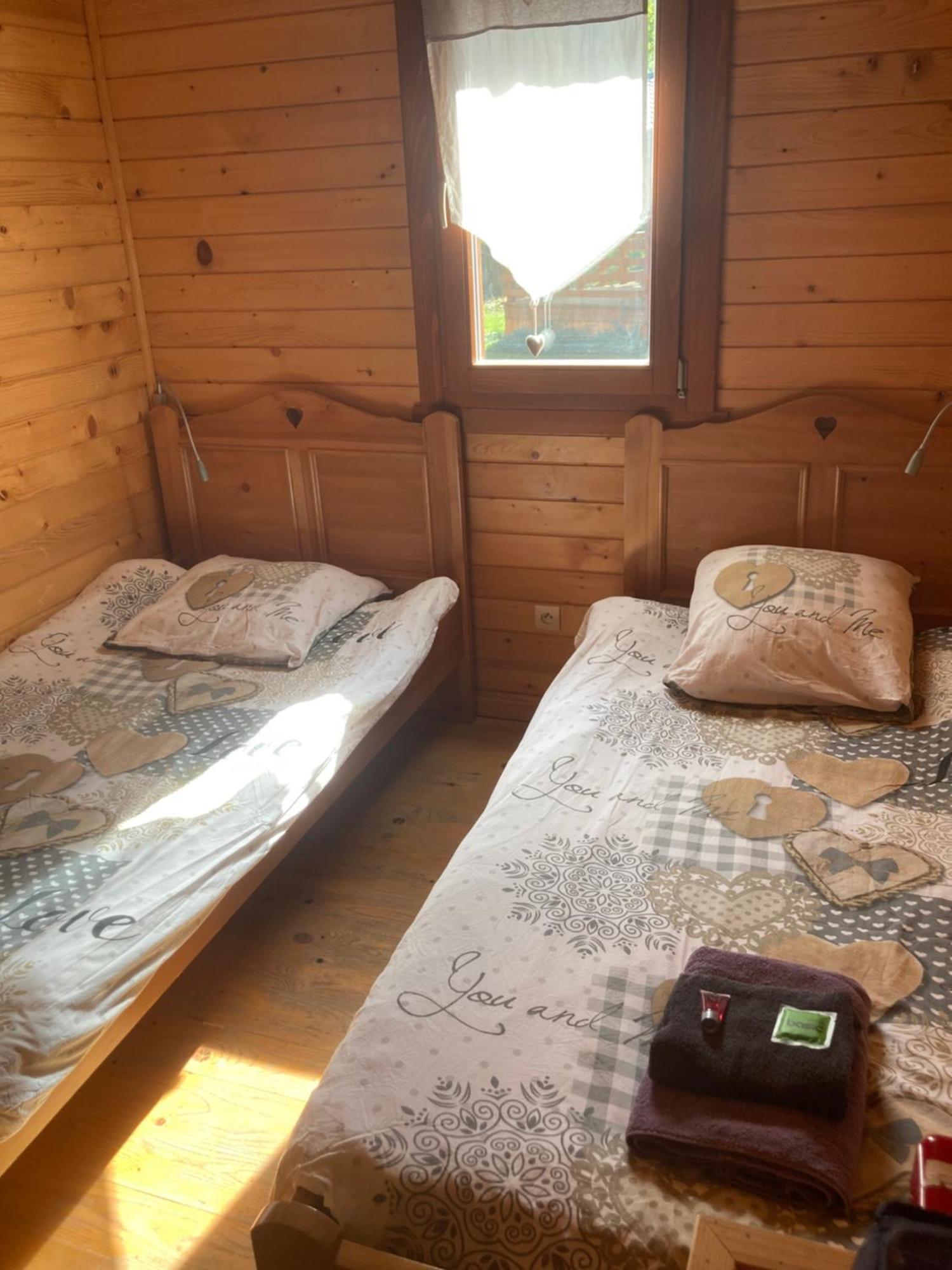 Camping, Hôtel De Plein Air Les Cariamas Chateauroux-les-Alpes Exterior foto